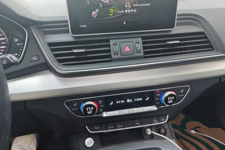 Used Audi Q5L 2020 Updated 40 TFSI Prestige Fashion Edition Audio And AC Panel