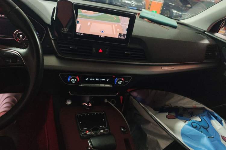 Used Audi Q5L 2020 Updated 40 TFSI Prestige Fashion Edition Audio And AC Panel