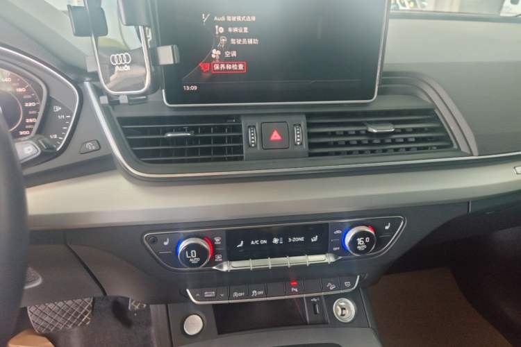 Used Audi Q5L 2020 Updated 40 TFSI Prestige Fashion Edition Audio And AC Panel