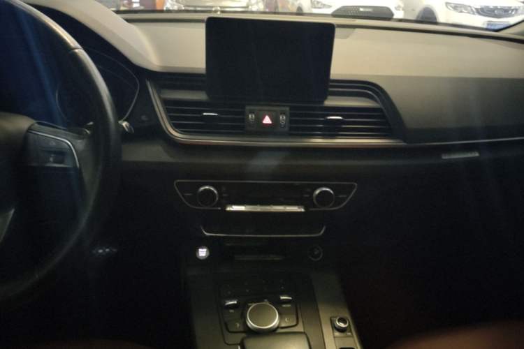 Used Audi Q5L 2020 40 TFSI Prestige Edition Audio And AC Panel