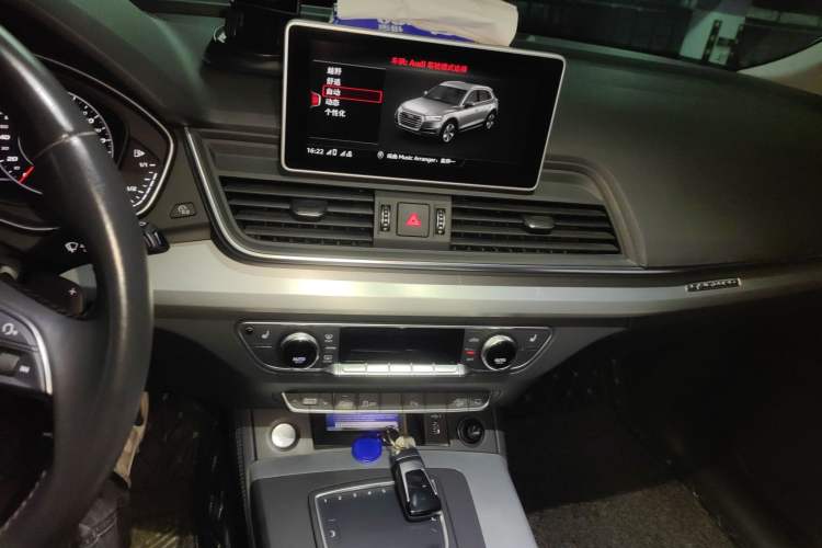 Used Audi Q5L 2020 Updated 40 TFSI Prestige Fashion Edition Audio And AC Panel