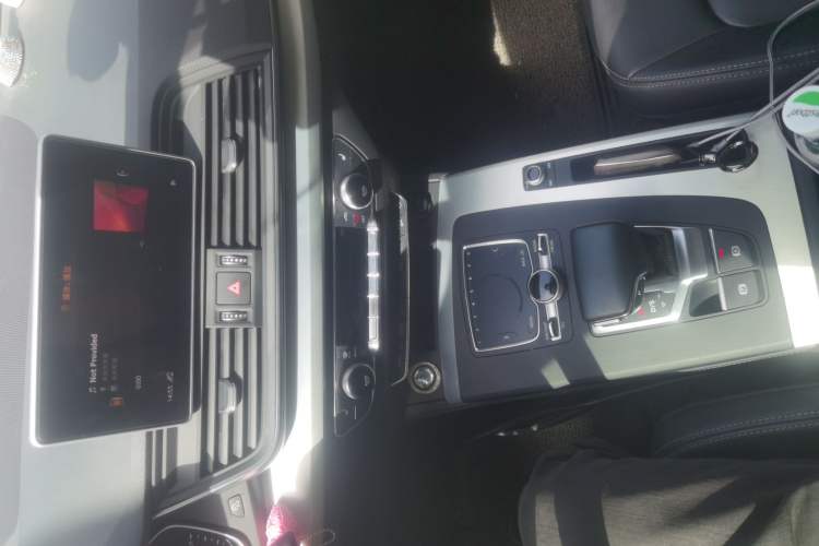 Used Audi Q5L 2020 40 TFSI Prestige Fashion Edition Audio And AC Panel