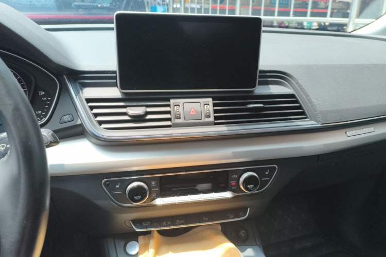 Used Audi Q5L 2020 Updated 40 TFSI Prestige Fashion Edition Audio And AC Panel