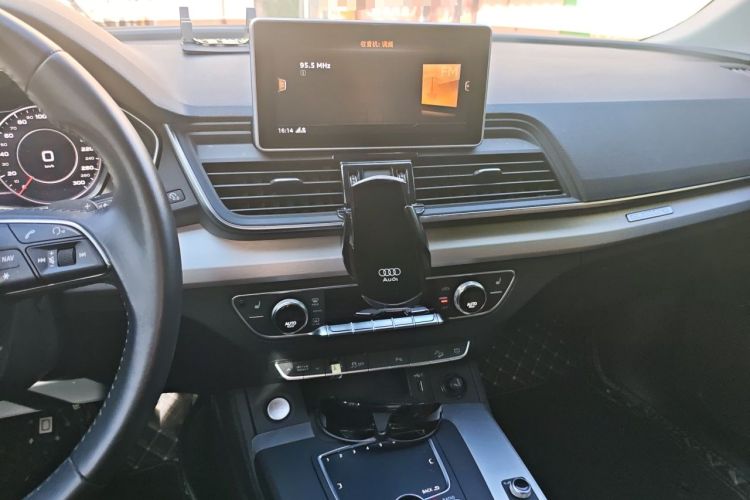 Used Audi Q5L 2020 Updated 40 TFSI Prestige Fashion Edition Audio And AC Panel