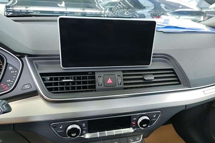 Used Audi Q5L 2020 40 TFSI Prestige Fashion Edition Audio And AC Panel