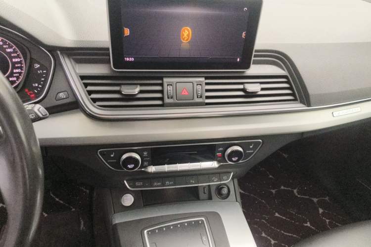 Used Audi Q5L 2020 40 TFSI Prestige Fashion Edition Audio And AC Panel