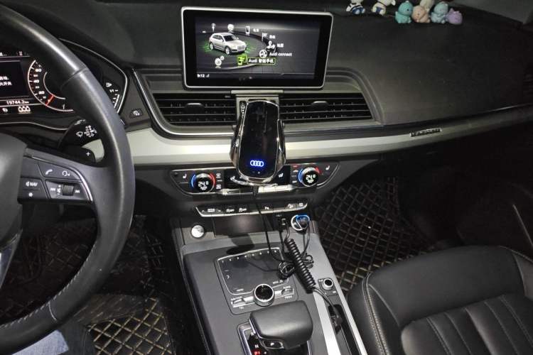 Used Audi Q5L 2020 40 TFSI Prestige Fashion Edition Audio And AC Panel