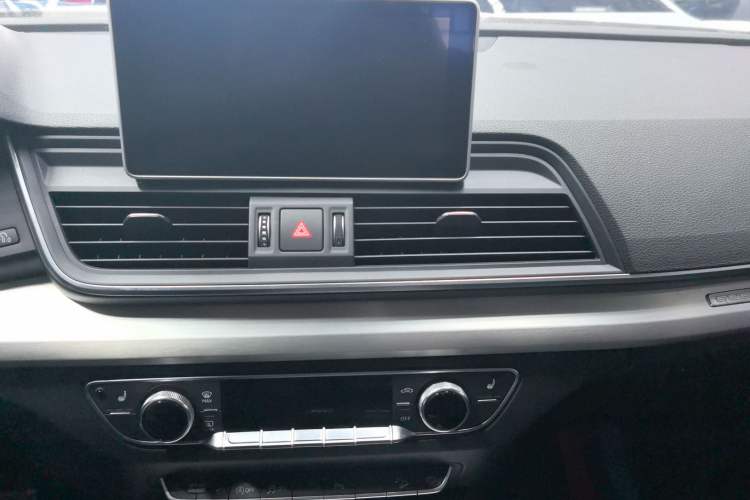 Used Audi Q5L 2020 Updated 40 TFSI Prestige Fashion Edition Audio And AC Panel
