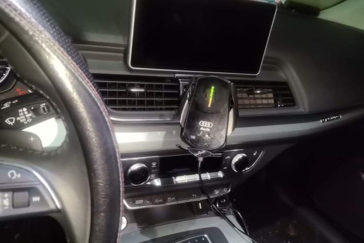 Used Audi Q5L 2020 Updated 40 TFSI Prestige Fashion Edition Audio And AC Panel