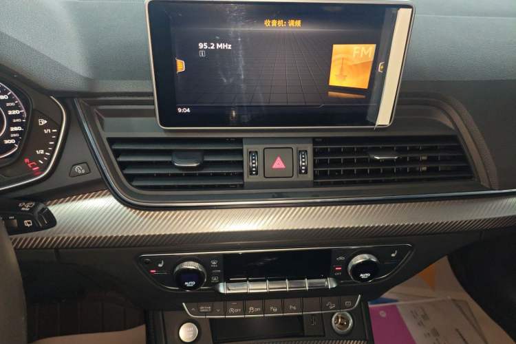 Used Audi Q5L 2020 45 TFSI Prestige Fashion Model Audio And AC Panel