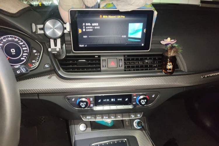 Used Audi Q5L 2020 45 TFSI Prestige Luxury Sport Edition Audio And AC Panel