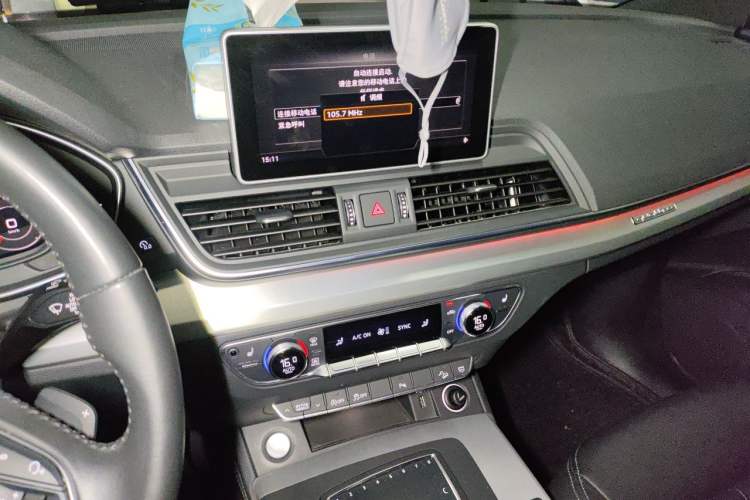 Used Audi Q5L 2020 Updated 40 TFSI Prestige Fashion Edition Audio And AC Panel