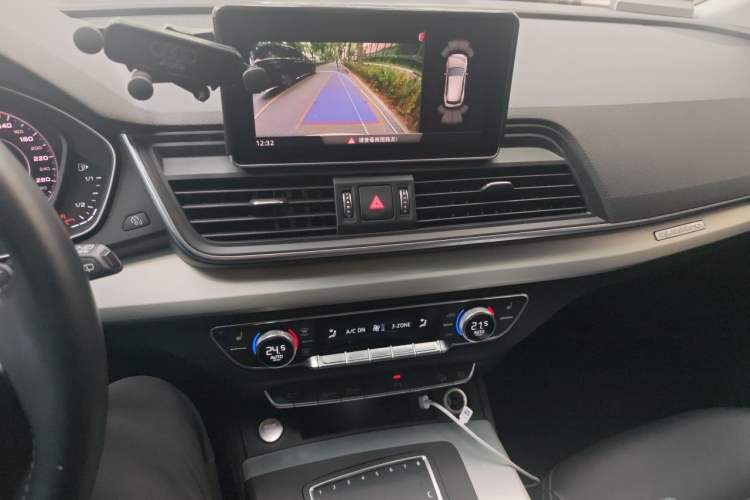 Used Audi Q5L 2020 Updated 40 TFSI Prestige Fashion Edition Audio And AC Panel