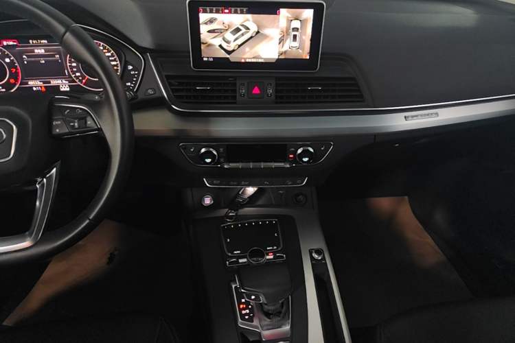 Used Audi Q5L 2020 40 TFSI Prestige Fashion Edition Audio And AC Panel