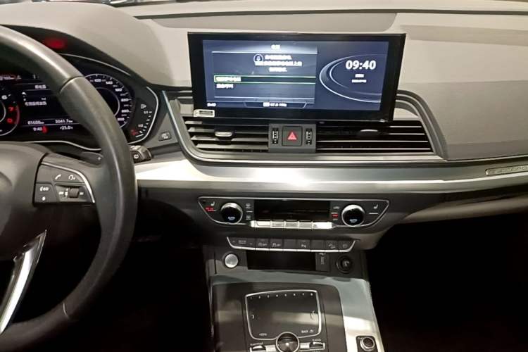 Used Audi Q5L 2020 Updated 40 TFSI Prestige Fashion Edition Audio And AC Panel