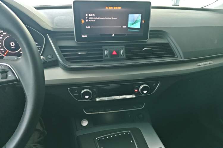 Used Audi Q5L 2020 Updated 40 TFSI Prestige Fashion Edition Audio And AC Panel