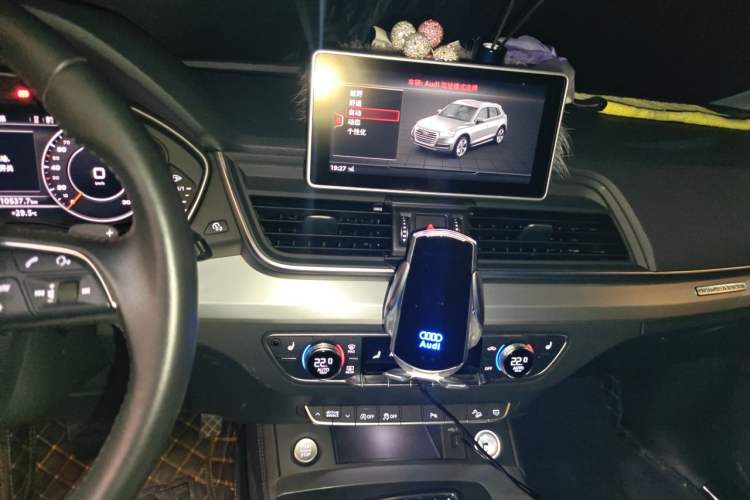 Used Audi Q5L 2020 Updated 40 TFSI Prestige Fashion Edition Audio And AC Panel
