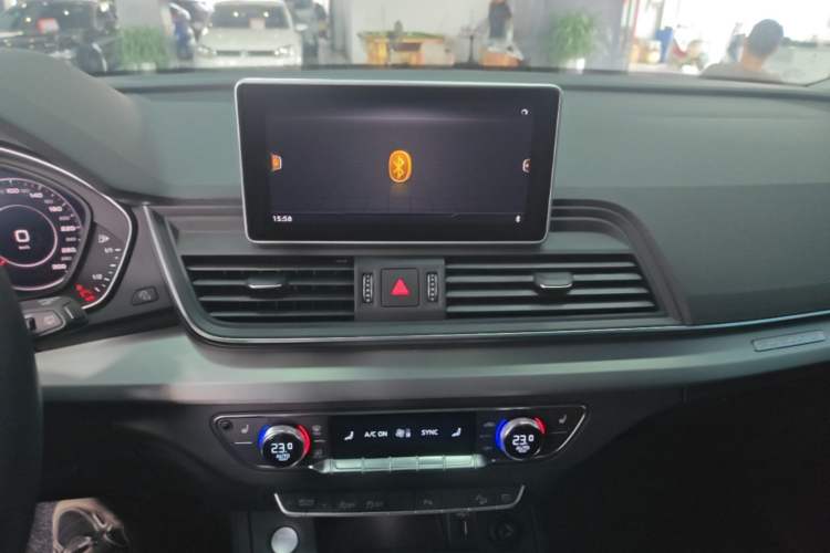 Used Audi Q5L 2020 Updated 40 TFSI Prestige Fashion Edition Audio And AC Panel