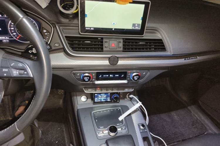 Used Audi Q5L 2020 45 TFSI Prestige Fashion Model Audio And AC Panel