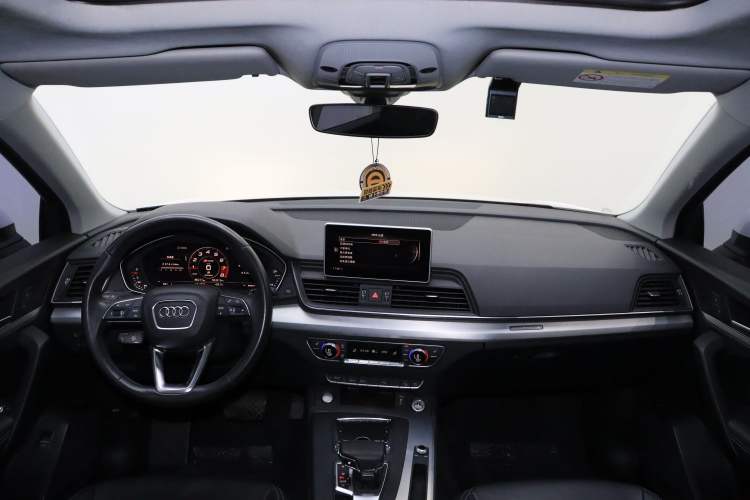 Used Audi Q5L 2020 Updated 40 TFSI Prestige Fashion Edition Audio And AC Panel