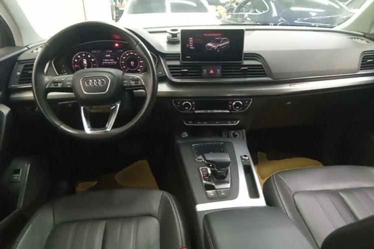Used Audi Q5L 2020 Updated 40 TFSI Prestige Fashion Edition Center Console