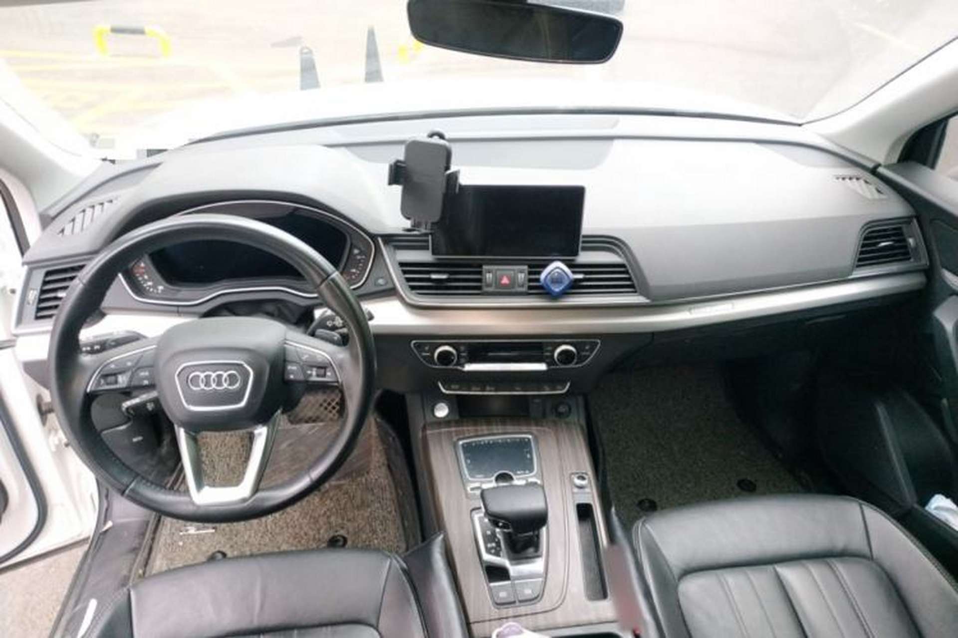 Used Audi Q5L 2020 Updated 40 TFSI Prestige Fashion Edition Center Console