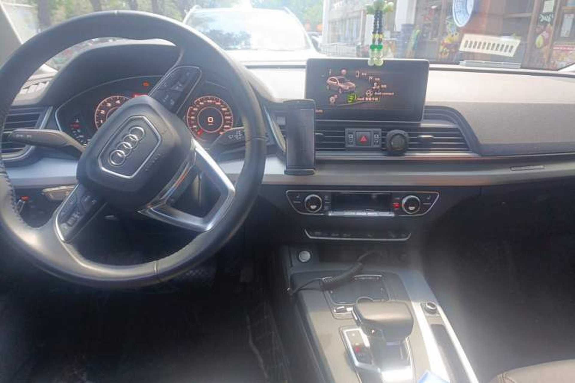 Used Audi Q5L 2020 Updated 40 TFSI Prestige Fashion Edition Center Console
