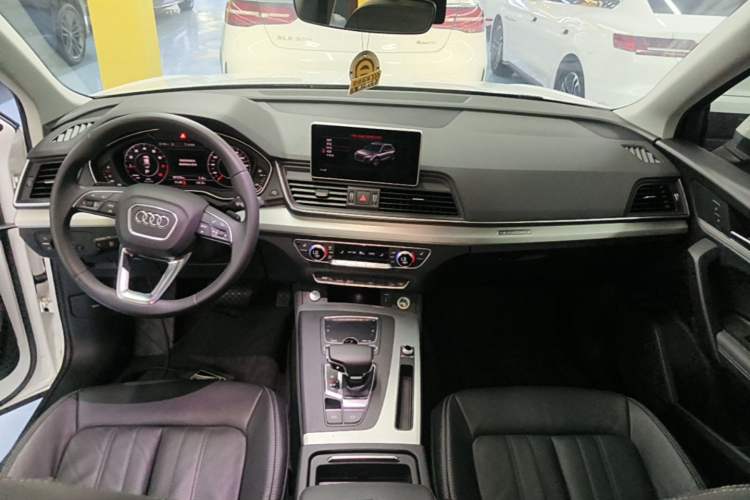 Used Audi Q5L 2020 Updated 40 TFSI Prestige Fashion Edition Center Console