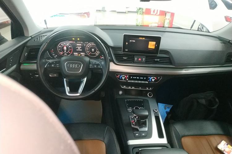 Used Audi Q5L 2020 Updated 40 TFSI Prestige Fashion Edition Center Console