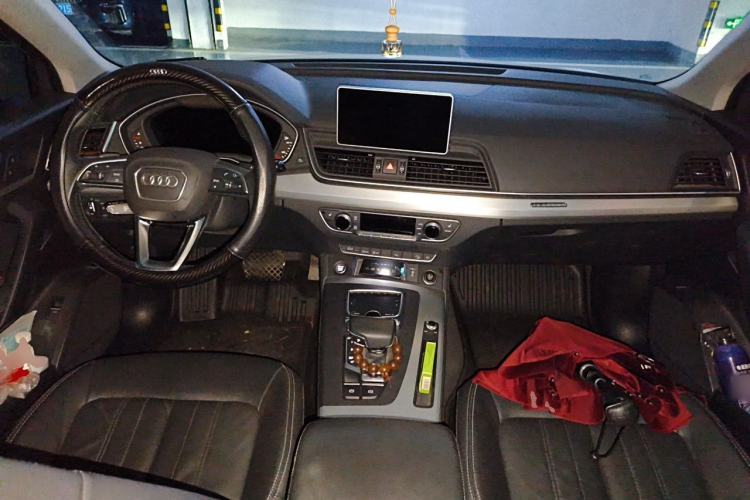 Used Audi Q5L 2020 Updated 40 TFSI Prestige Fashion Edition Center Console