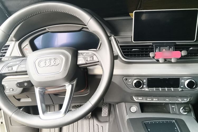 Used Audi Q5L 2020 Updated 40 TFSI Prestige Fashion Edition Center Console