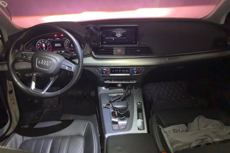 Used Audi Q5L 2020 Updated 40 TFSI Prestige Fashion Edition Center Console