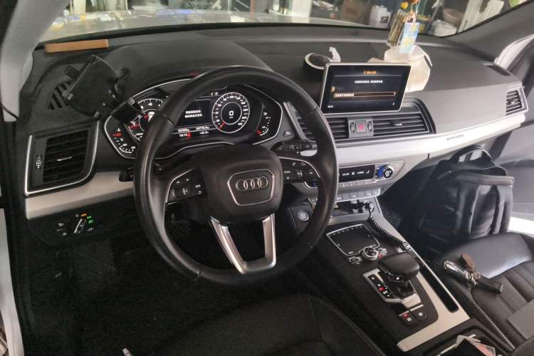 Used Audi Q5L 2020 Updated 40 TFSI Prestige Fashion Edition Center Console