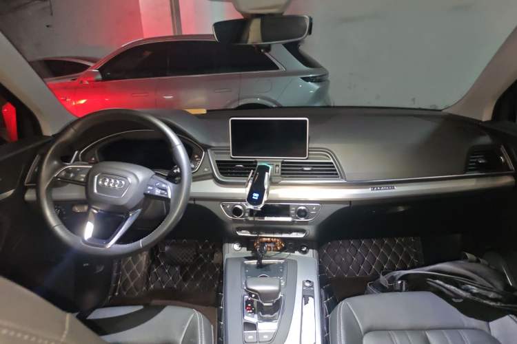 Used Audi Q5L 2020 Updated 40 TFSI Prestige Fashion Edition Center Console