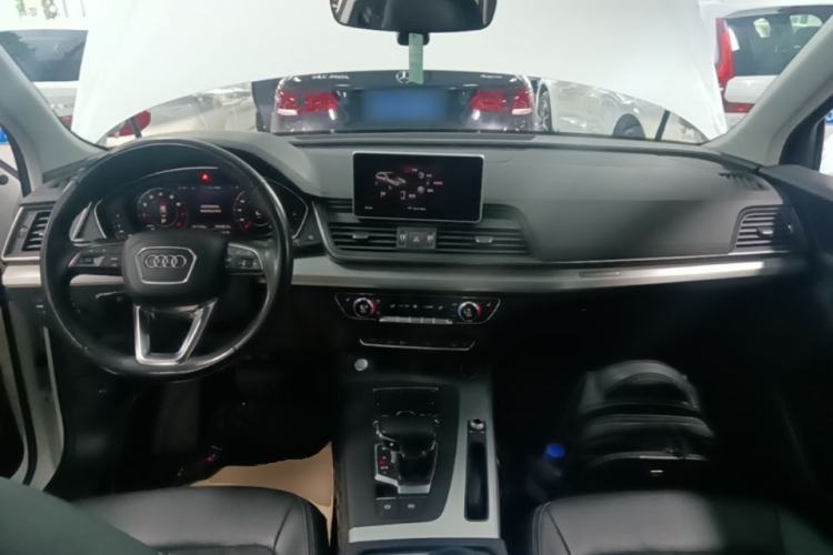 Used Audi Q5L 2020 Updated 40 TFSI Prestige Fashion Edition Center Console