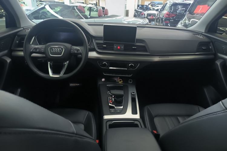 Used Audi Q5L 2020 Updated 40 TFSI Prestige Fashion Edition Center Console