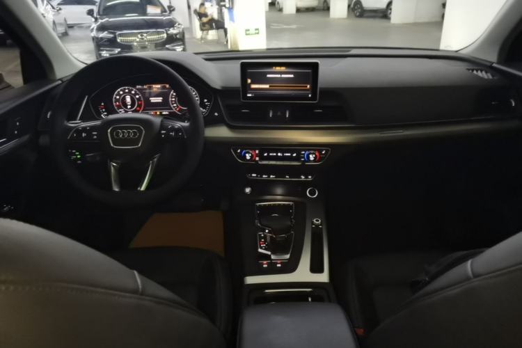 Used Audi Q5L 2020 Updated 40 TFSI Prestige Fashion Edition Center Console