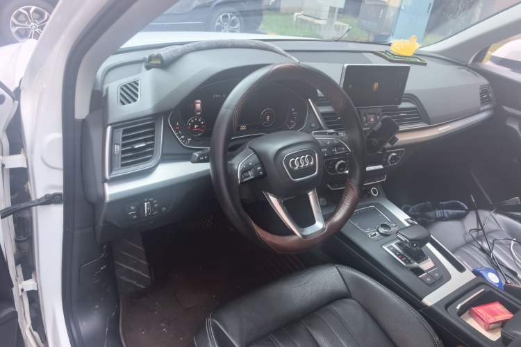 Used Audi Q5L 2020 Updated 40 TFSI Prestige Fashion Edition Center Console