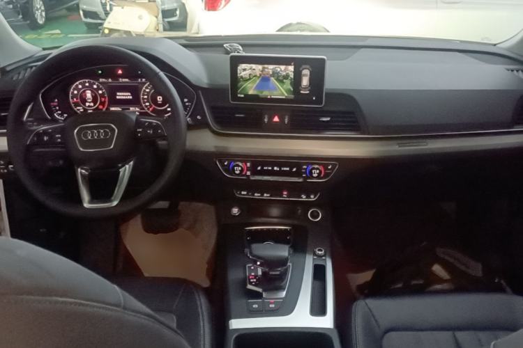 Used Audi Q5L 2020 Updated 40 TFSI Prestige Fashion Edition Center Console