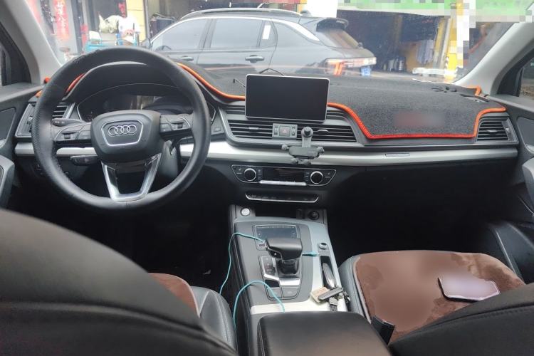 Used Audi Q5L 2020 Updated 40 TFSI Prestige Fashion Edition Center Console