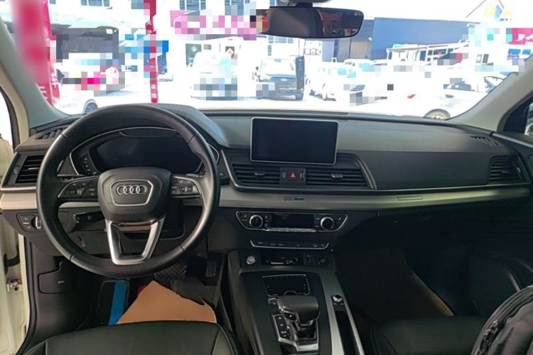 Used Audi Q5L 2020 Updated 40 TFSI Prestige Fashion Edition Center Console