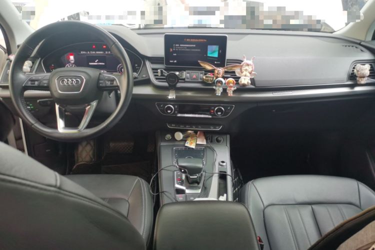 Used Audi Q5L  Center Console