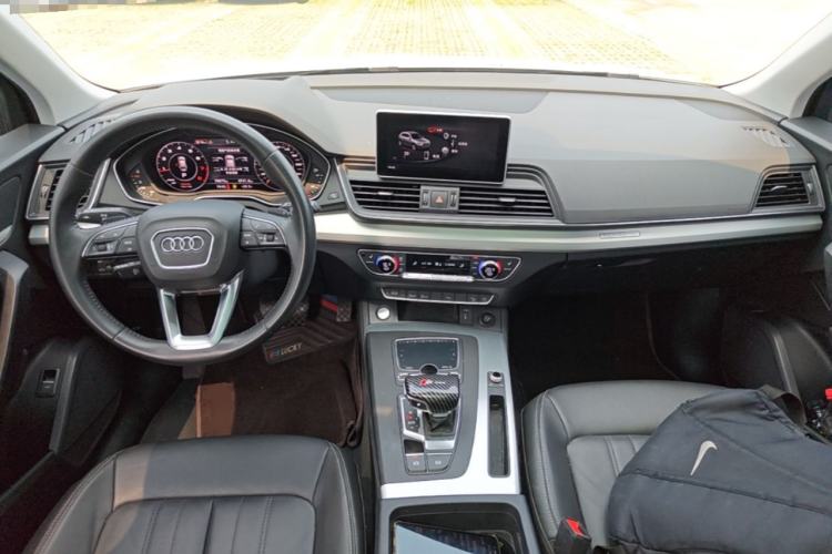 Used Audi Q5L 2020 Updated 40 TFSI Prestige Fashion Edition Center Console