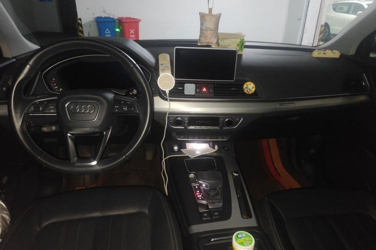 Used Audi Q5L 2020 Updated 40 TFSI Prestige Fashion Edition Center Console