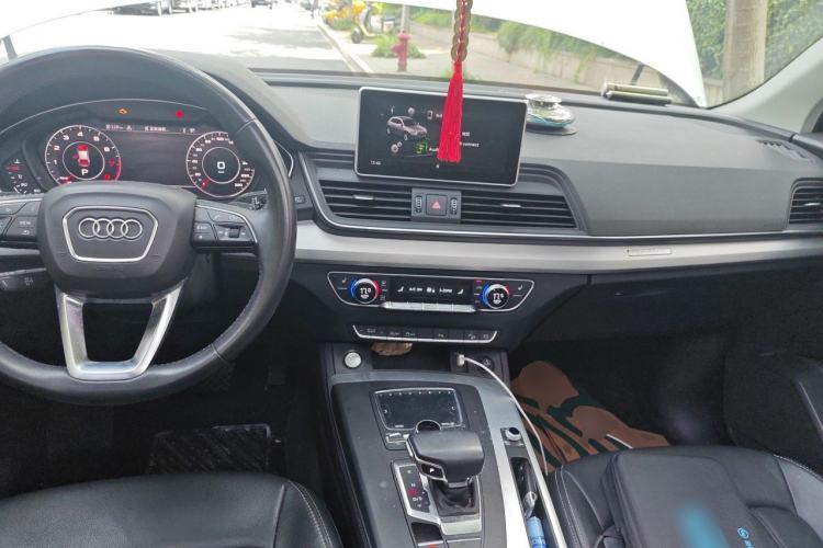 Used Audi Q5L 2020 Updated 40 TFSI Prestige Fashion Edition Center Console