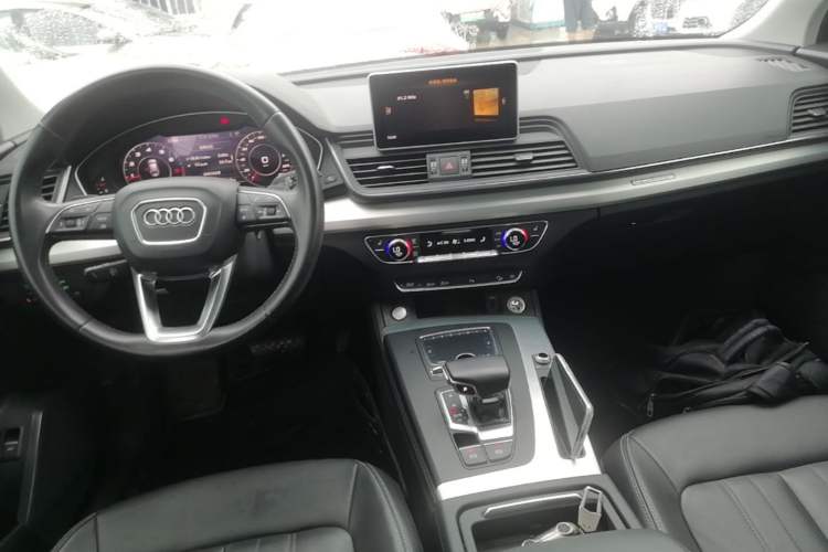 Used Audi Q5L 2020 Updated 40 TFSI Prestige Fashion Edition Center Console
