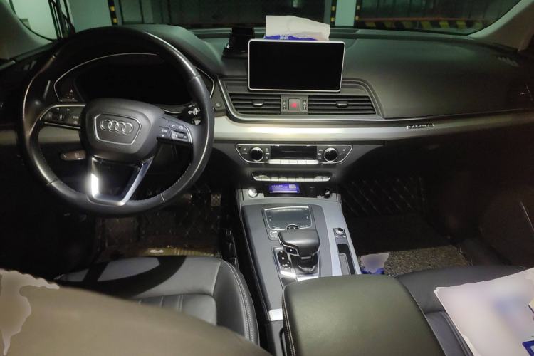 Used Audi Q5L 2020 Updated 40 TFSI Prestige Fashion Edition Center Console