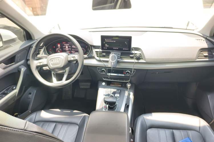 Used Audi Q5L 2020 Updated 40 TFSI Prestige Fashion Edition Center Console
