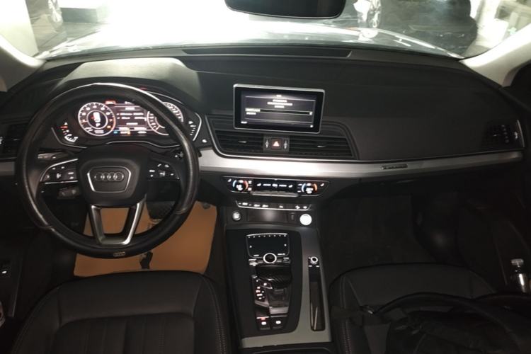 Used Audi Q5L 2020 Updated 40 TFSI Prestige Fashion Edition Center Console