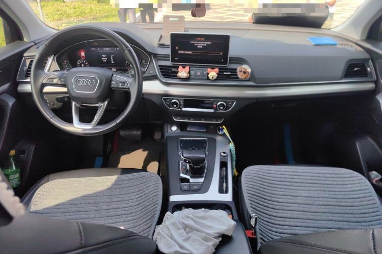 Used Audi Q5L 2020 Updated 40 TFSI Prestige Fashion Edition Center Console